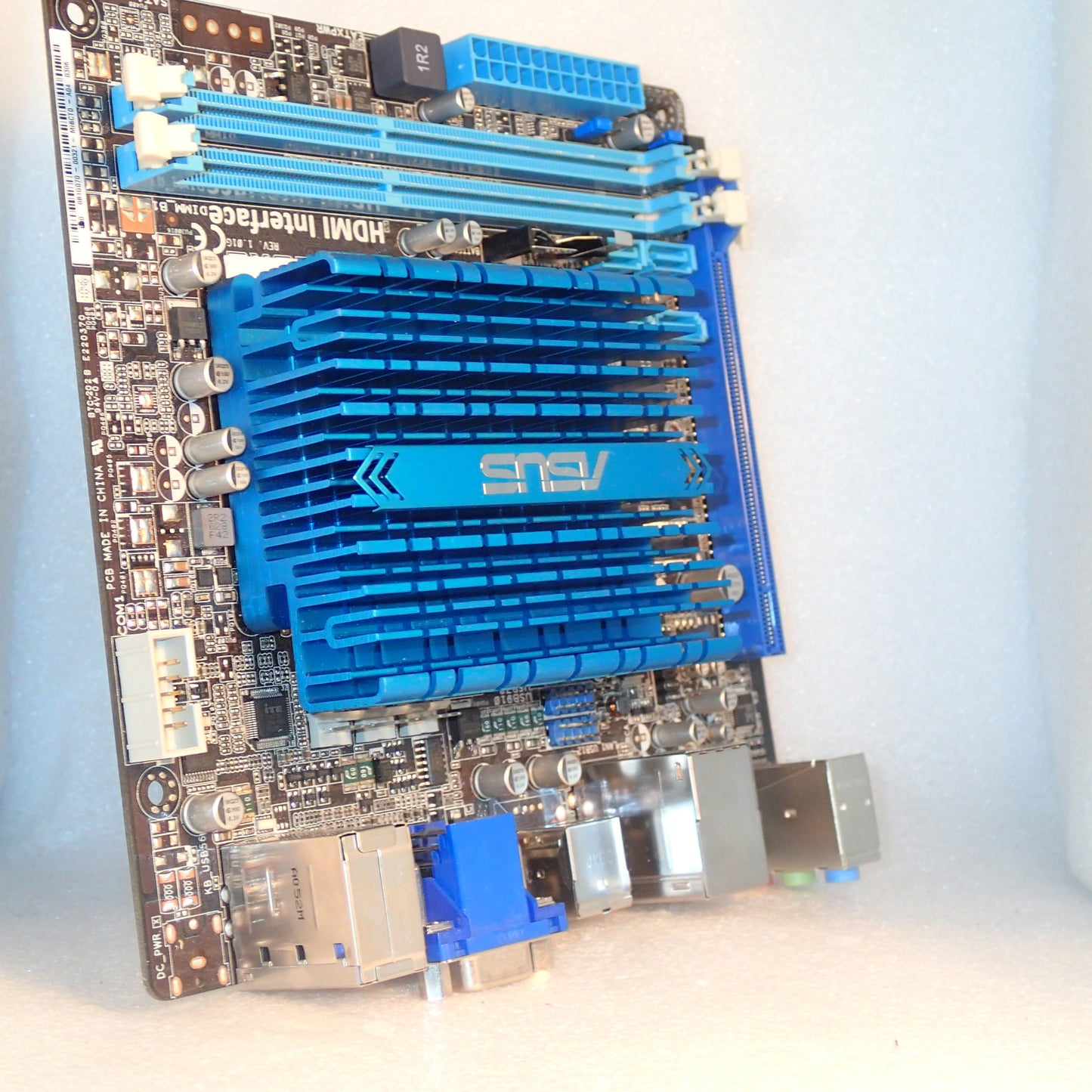 ASRock A330ION Mainboard Mini-ITX mit 8GB RAM und Intel Atom 330