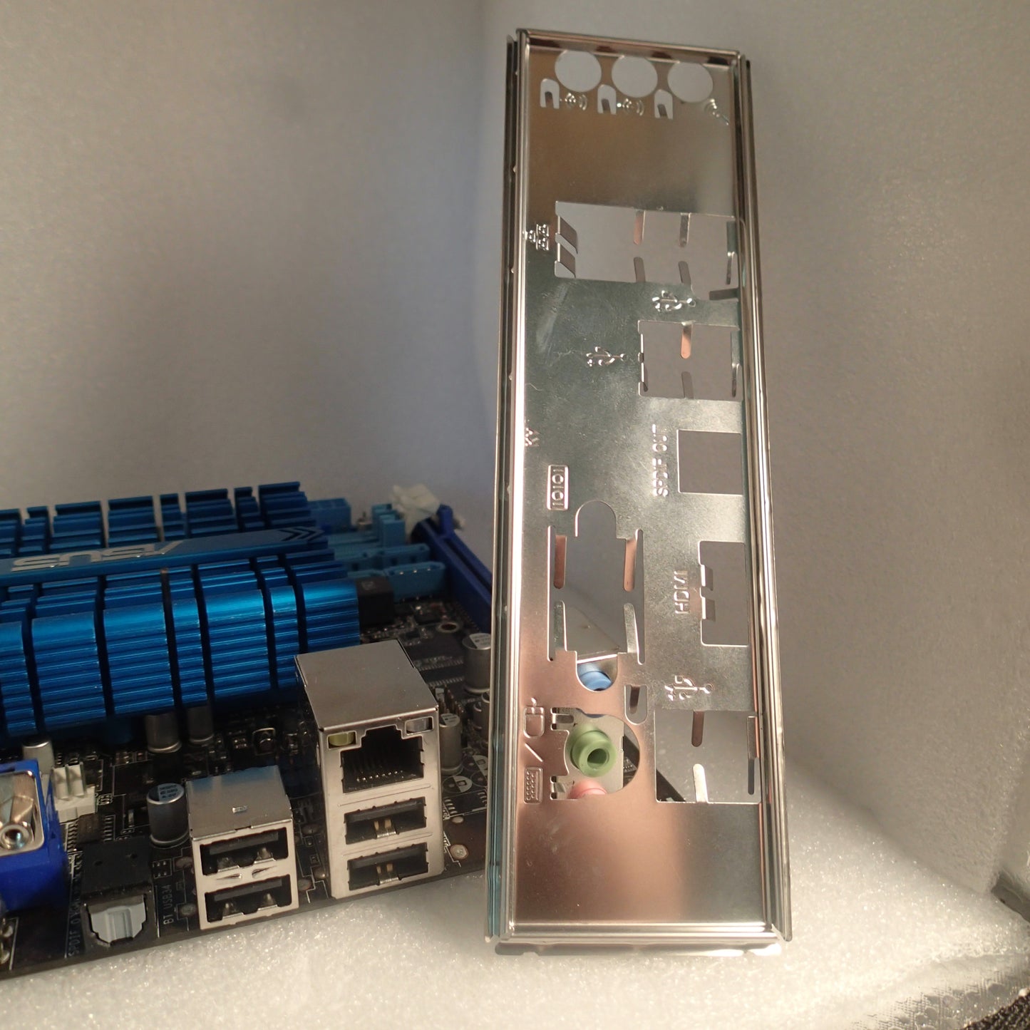 ASRock A330ION Mainboard Mini-ITX mit 8GB RAM und Intel Atom 330